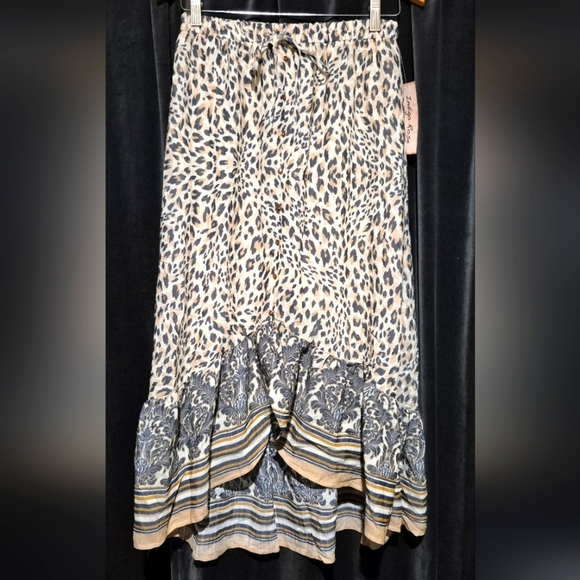 Elegant Leopard Print Midi Skirt - Picture 1 of 3